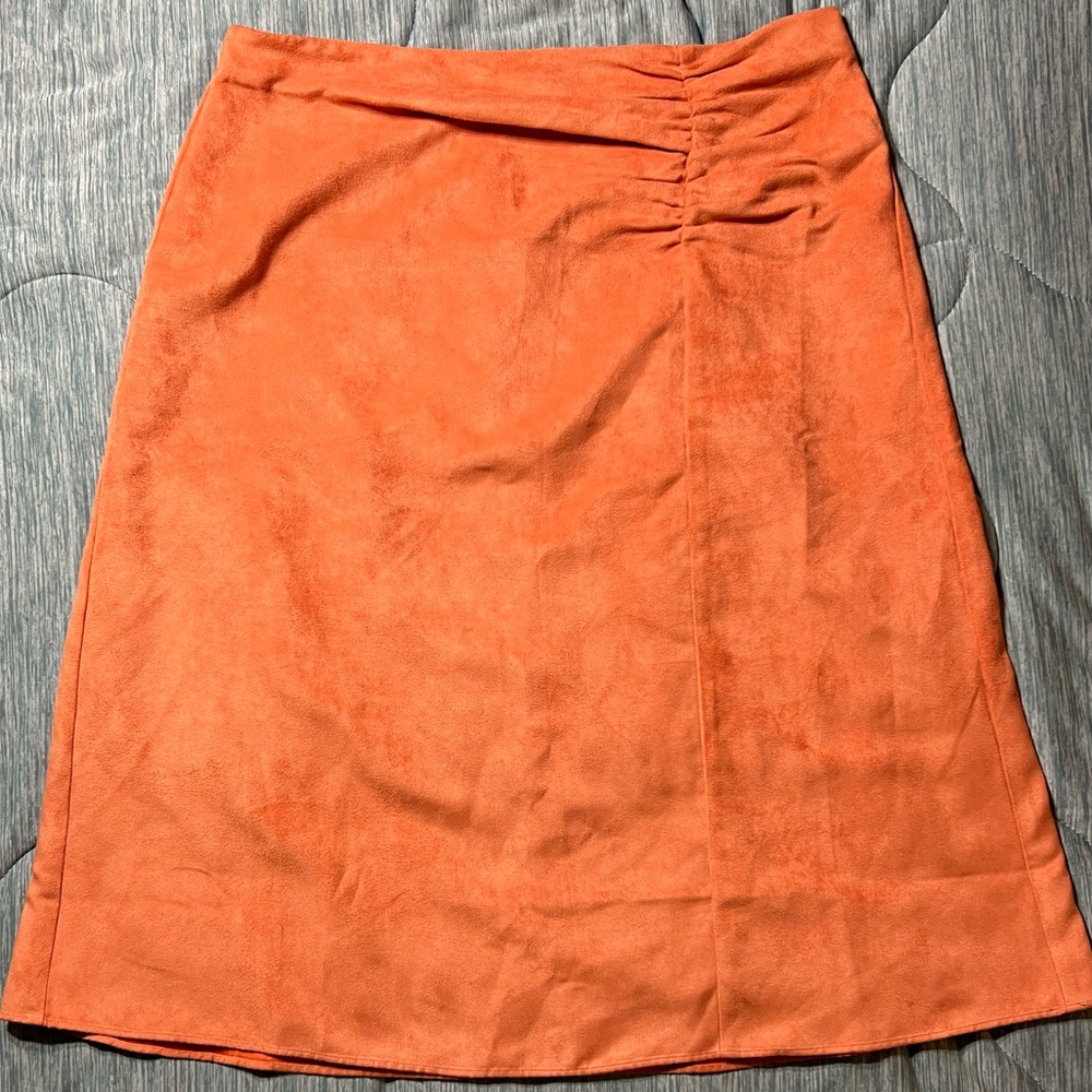 ✨Ann Taylor Peach Suede Knee-Length Skirt